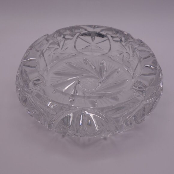 Circle Ash Tray with Pinwheel Pattern & Some Weight To It! - Picture 1 of 16